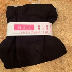 Girls capri leggings, new! Size S